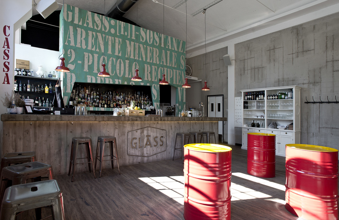 E se fosse uno schizzo di colore? artic bar Colori capannoni industriali